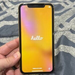 Apple iPhone SE yellow